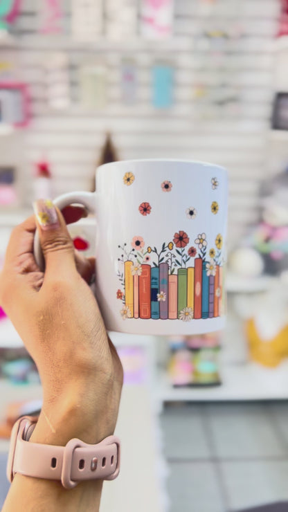 Taza Blanca "Libros y Flores"